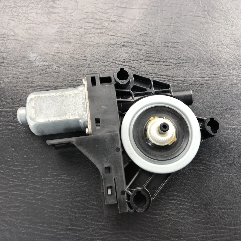Motoras geam dreapta spate Volvo 