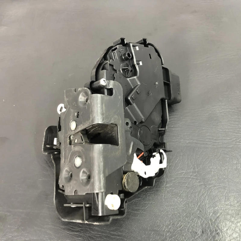Iala broasca usa dreapta spate Volvo 