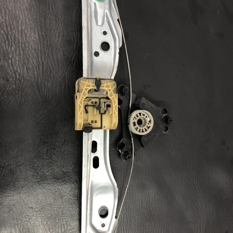 Macara geam stanga spate / Volvo V70 V70 2010 / Caroserie, oglinzi si faruri
