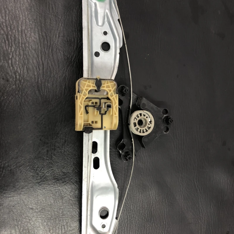 Macara geam stanga spate Volvo 
