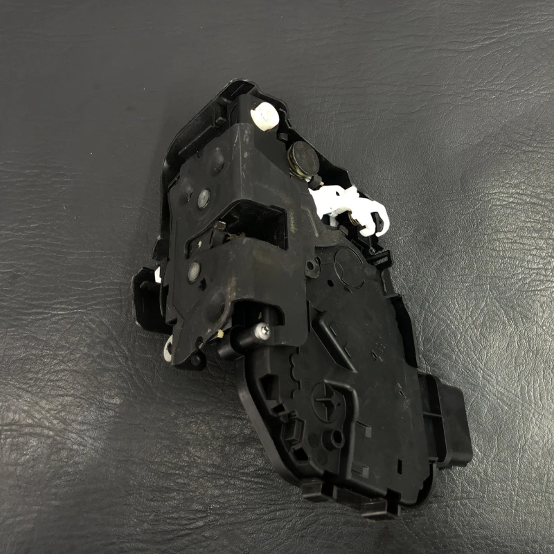 Iala broasca usa stanga spate / Volvo V70 V70 2010 / Caroserie, oglinzi si faruri