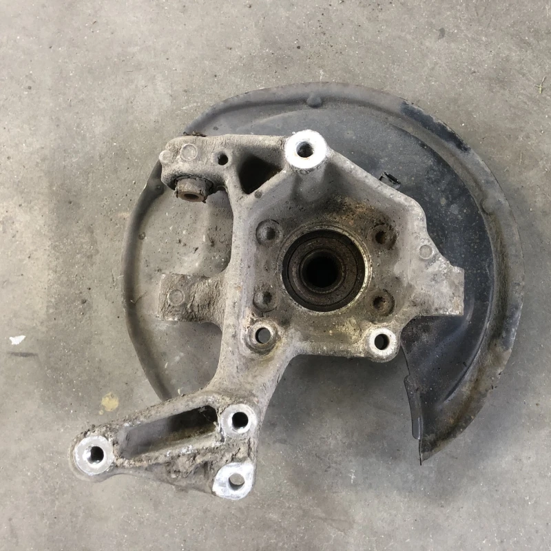Fuzeta stanga spate / Volkswagen Tiguan 5N 2010 / Directie si suspensie