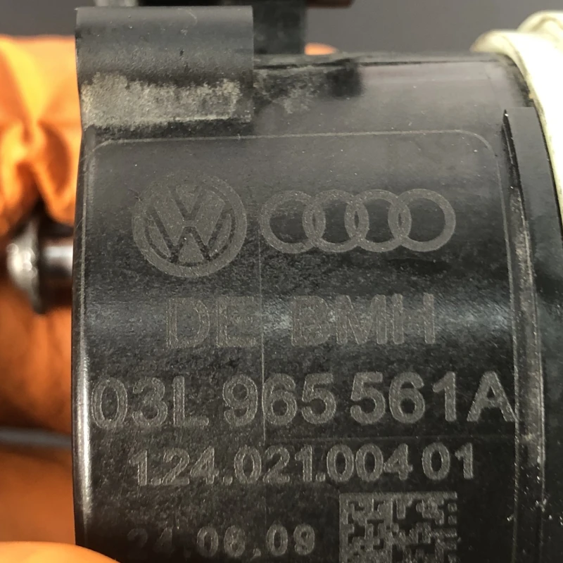 Pompa auxiliara recirculare apa / Audi A4 B8 2009 / Motor, racire si evacuare