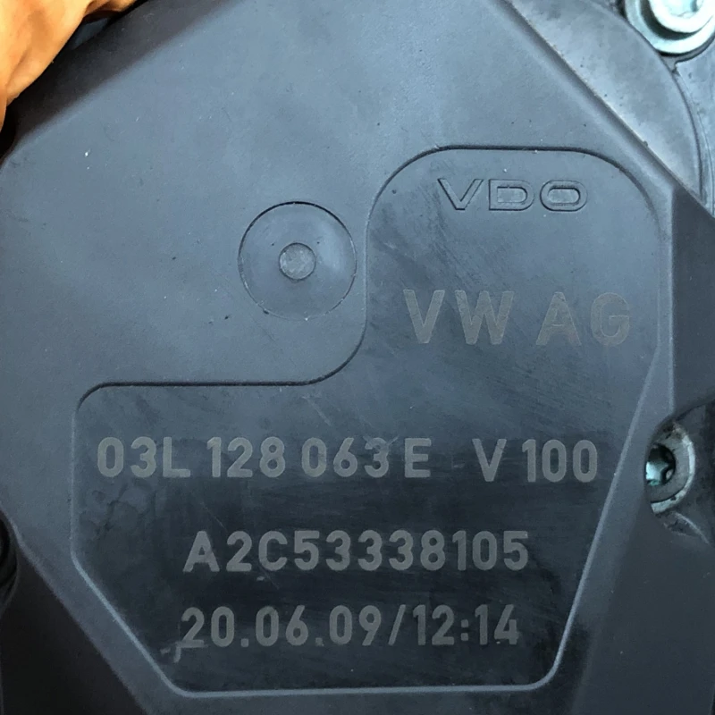 Clapeta de acceleratie / Audi A4 B8 2009 / Motor, racire si evacuare