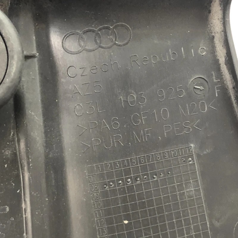 Capac motor / Audi A4 B8 2010 / Motor, racire si evacuare