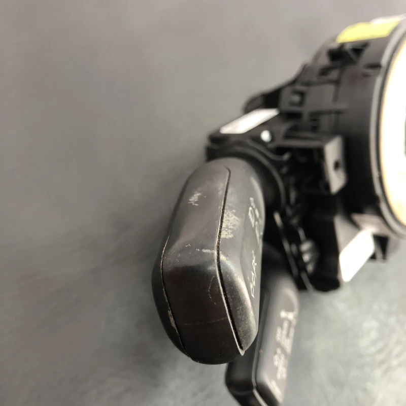 Spira volan cu manete / Audi A4 B8 2010 / Audio si electronice
