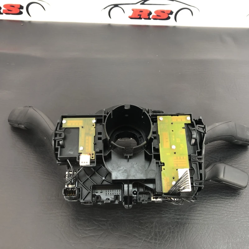 Spira volan cu manete / Audi A4 B8 2010 / Audio si electronice