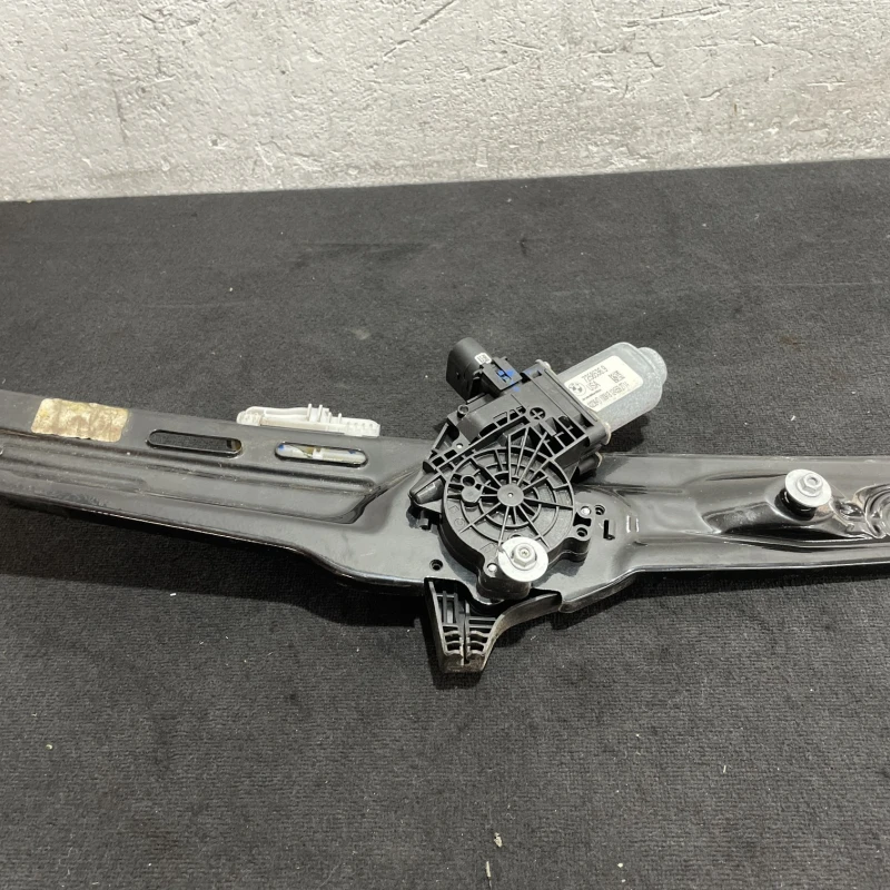 Motoras geam dreapta spate BMW 