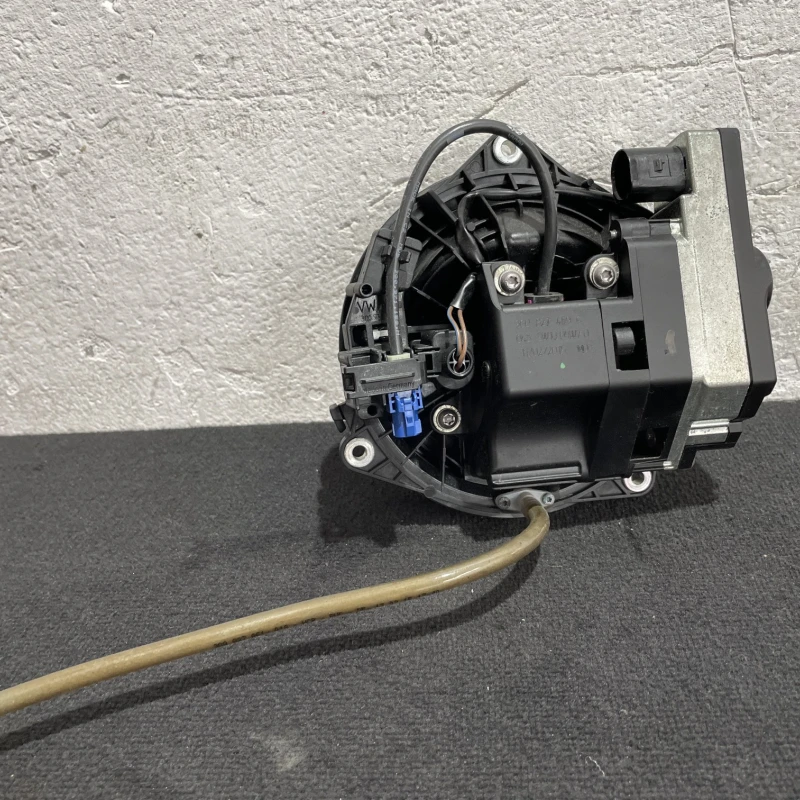Camera mansalier / Volkswagen Passat B8 2016 / Caroserie, oglinzi si faruri