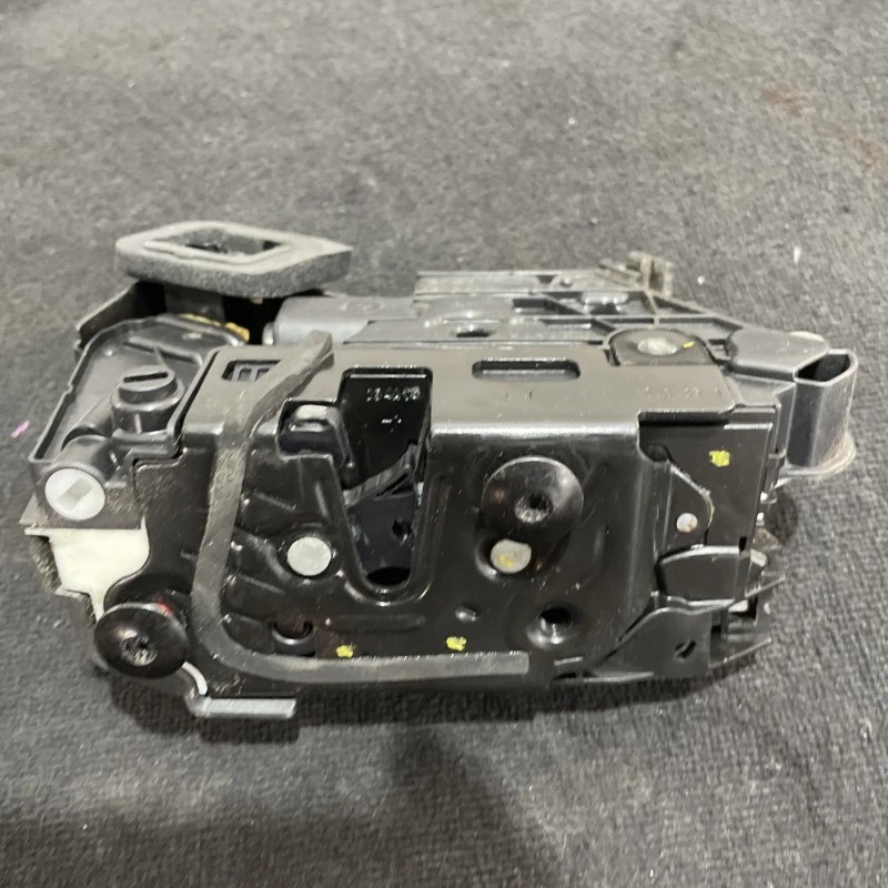 Iala broasca usa stanga spate / Volkswagen Passat B8 2015 / Caroserie, oglinzi si faruri