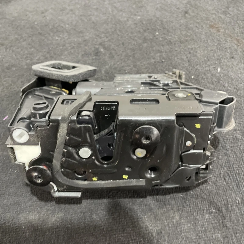 Iala broasca usa stanga spate / Volkswagen Passat B8 2016 / Caroserie, oglinzi si faruri