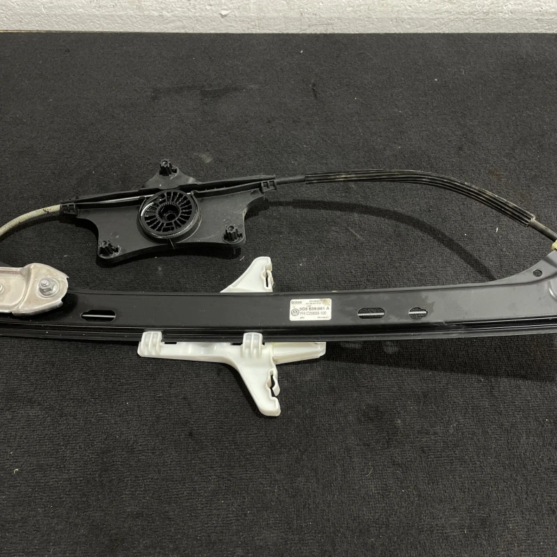 Macara geam stanga spate / Volkswagen Passat B8 2016 / Caroserie, oglinzi si faruri