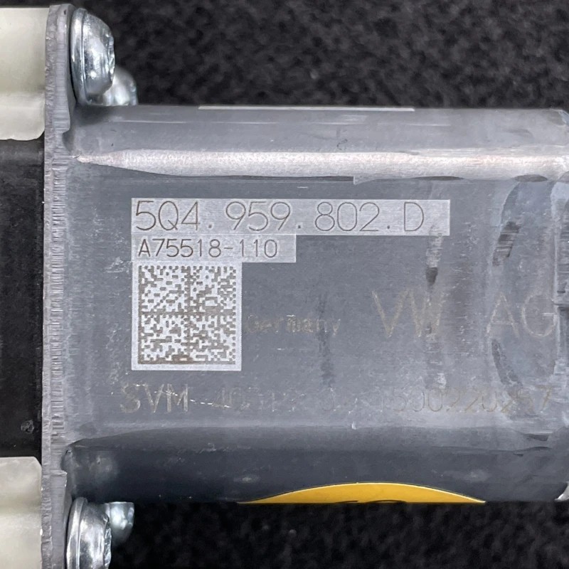 Motoras geam stanga spate / Volkswagen Passat B8 2015 / Audio si electronice
