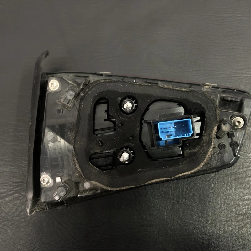Stop stanga haion Volkswagen Passat B8 2015