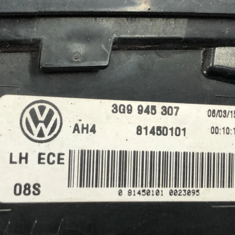 Stop stanga haion / Volkswagen Passat B8 2016 / Caroserie, oglinzi si faruri