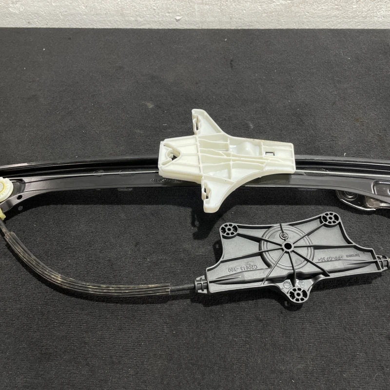 Macara geam dreapta spate / Volkswagen Passat B8 2016 / Caroserie, oglinzi si faruri