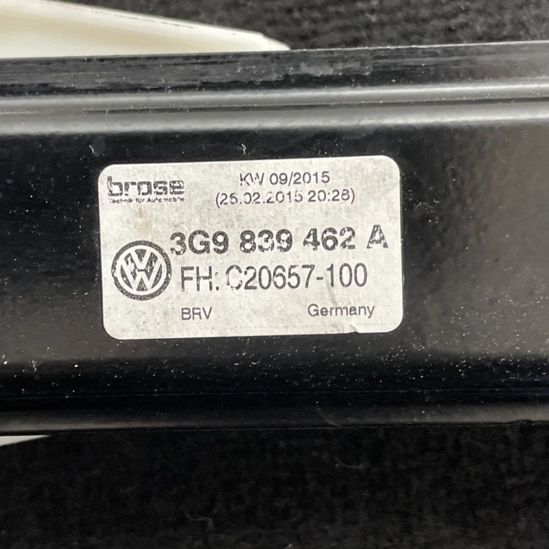 Macara geam dreapta spate / Volkswagen Passat B8 2015 / Caroserie, oglinzi si faruri
