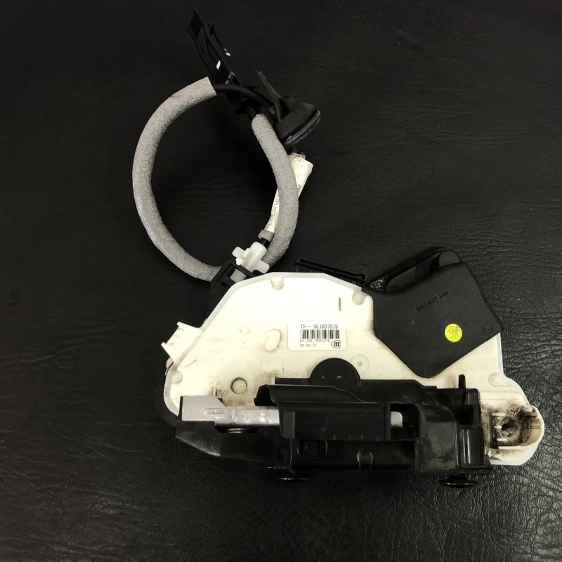 Iala broasca usa stanga fata Volkswagen Passat B8 2015