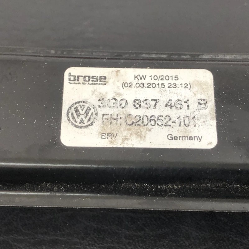 Macara geam stanga fata / Volkswagen Passat B8 2015 / Caroserie, oglinzi si faruri