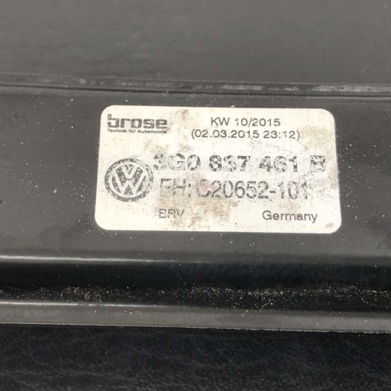 Macara geam stanga fata / Volkswagen Passat B8 2016 / Caroserie, oglinzi si faruri