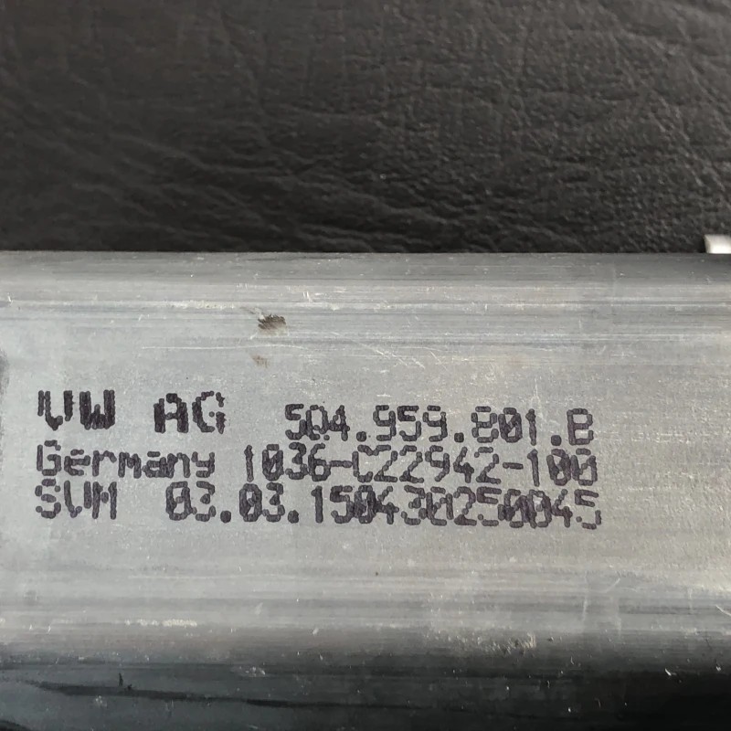 Motoras geam stanga fata / Volkswagen Passat B8 2015 / Audio si electronice