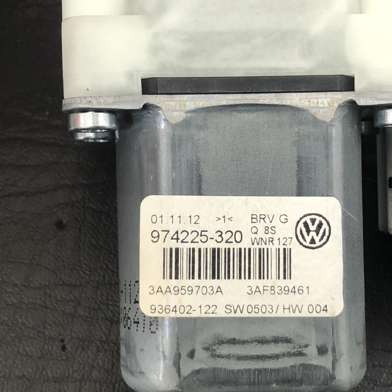 Motoras geam stanga spate / Volkswagen Passat B7 2013 / Audio si electronice