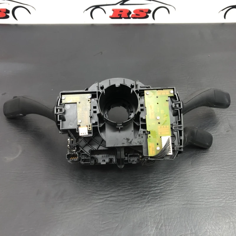 Spira volan cu manete / Audi A4 B8 2009 / Audio si electronice