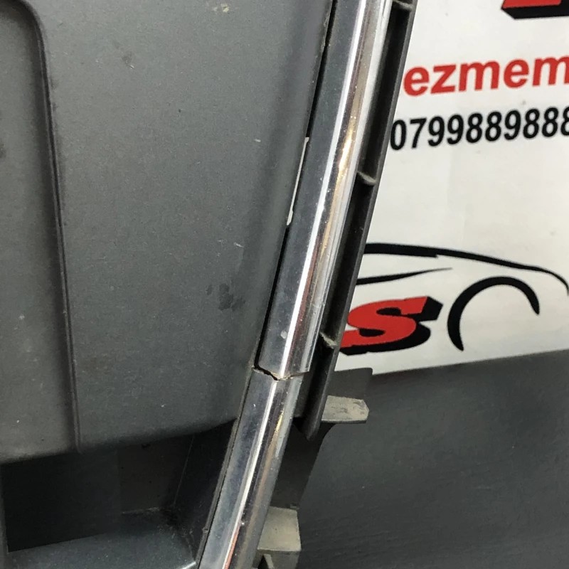Grila radiator cu emblema / Audi A4 B8 2009 / Caroserie, oglinzi si faruri