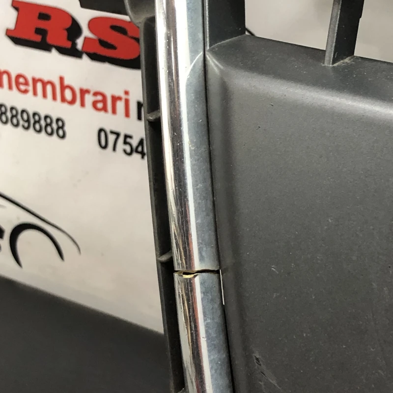 Grila radiator cu emblema / Audi A4 B8 2009 / Caroserie, oglinzi si faruri