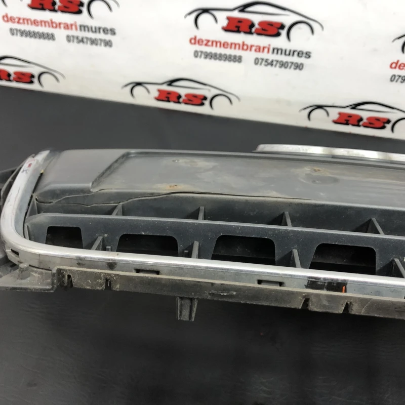 Grila radiator cu emblema / Audi A4 B8 2009 / Caroserie, oglinzi si faruri