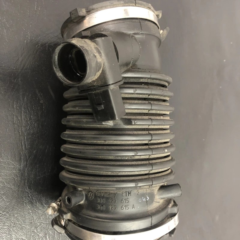 Furtun aer Volkswagen Passat B8 2015