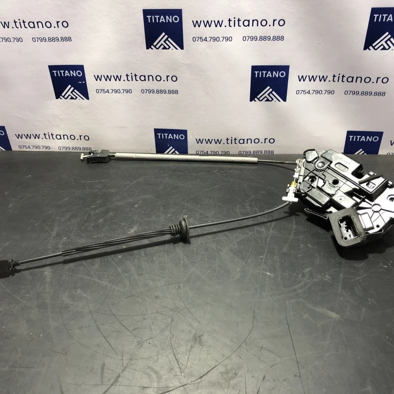 Iala broasca usa stanga fata / Volkswagen Sharan 7N 2013 / Caroserie, oglinzi si faruri