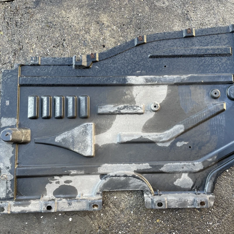 Scut motor stanga BMW 