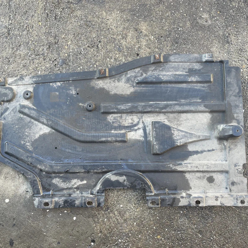 Scut motor dreapta BMW 