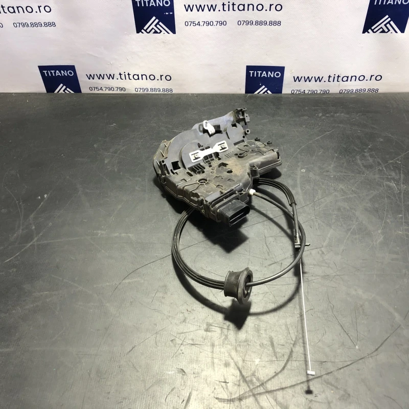 Iala broasca usa stanga spate / Seat Alhambra 7N 2012 / Caroserie, oglinzi si faruri
