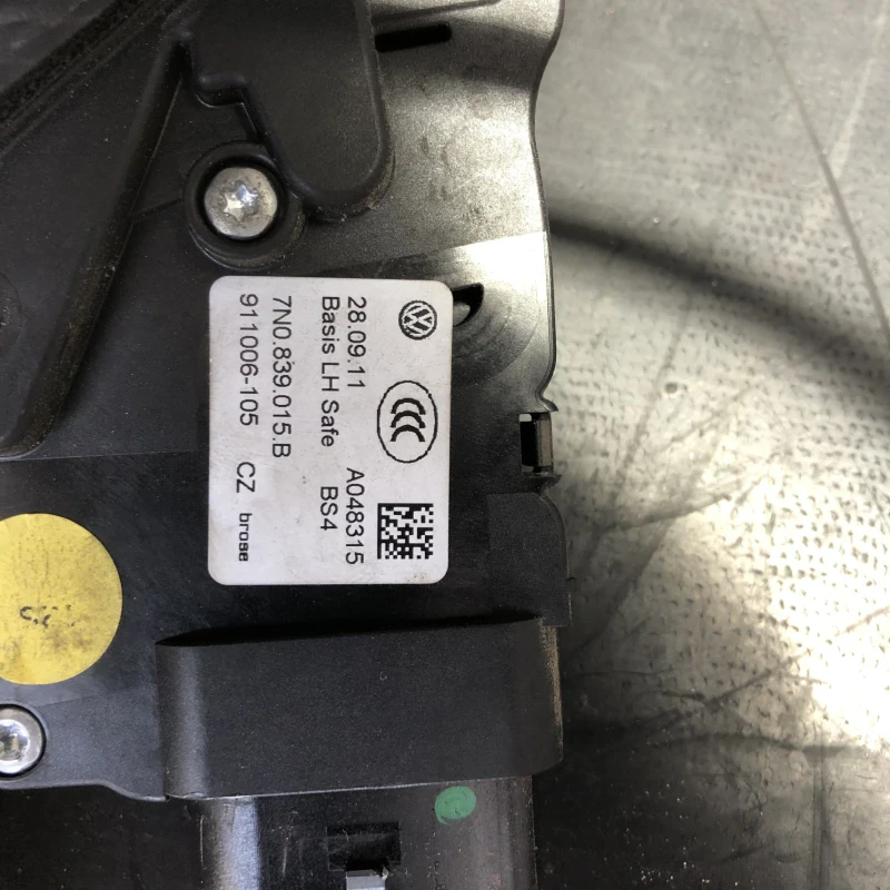 Iala broasca usa stanga spate / Seat Alhambra 7N 2012 / Caroserie, oglinzi si faruri
