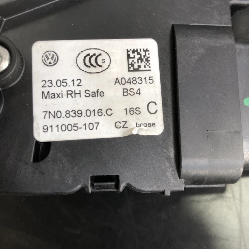 Iala broasca usa dreapta spate softclose / Seat Alhambra 7N 2012 / Caroserie, oglinzi si faruri