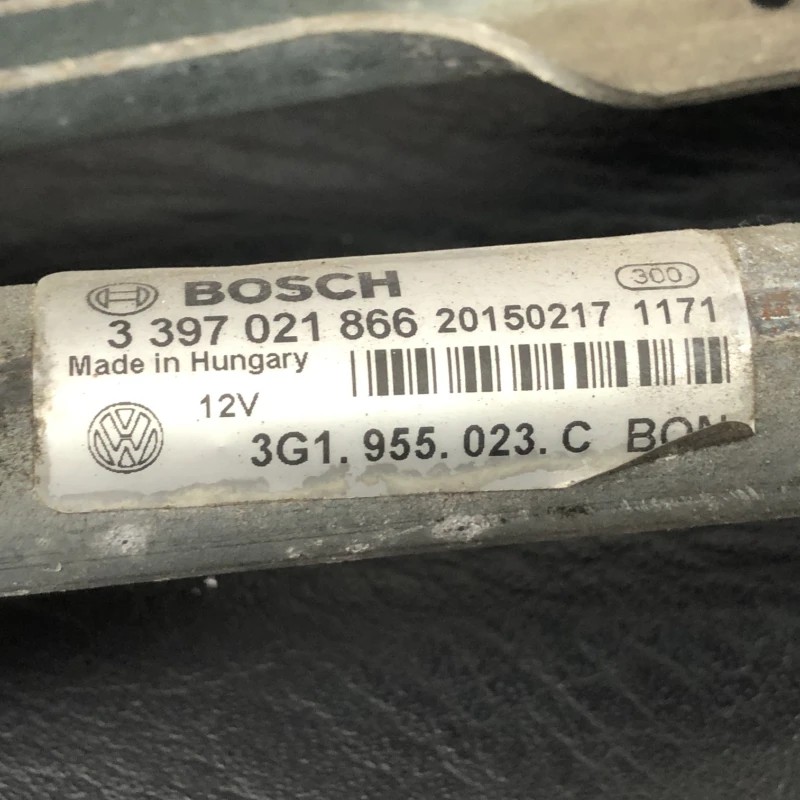Ansamblu stergatoare cu motoras / Volkswagen Passat B8 2015 / Caroserie, oglinzi si faruri