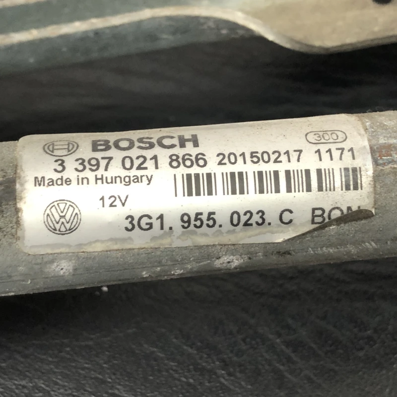 Ansamblu stergatoare cu motoras / Volkswagen Passat B8 2016 / Caroserie, oglinzi si faruri
