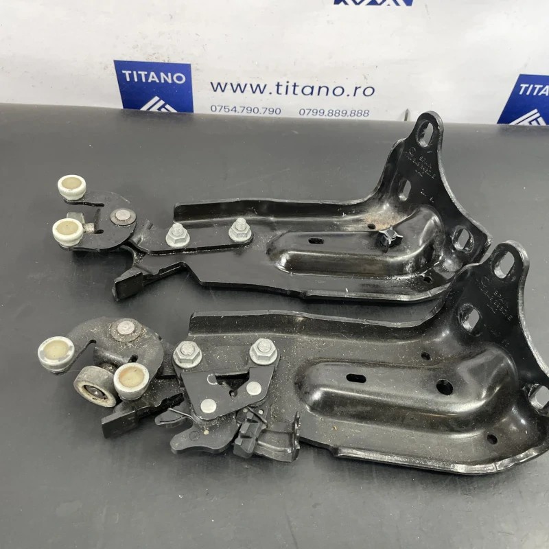 Ghidaj balama usa dreapta spate / Seat Alhambra 7N 2012 / Caroserie, oglinzi si faruri