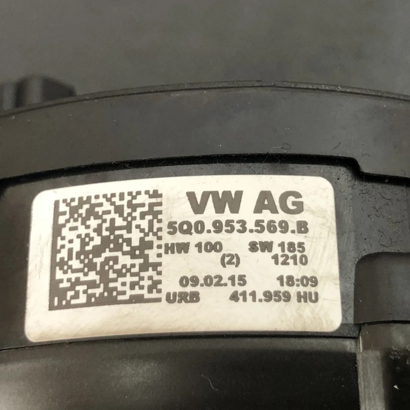 Spira volan cu manete / Volkswagen Passat B8 2015 / Audio si electronice