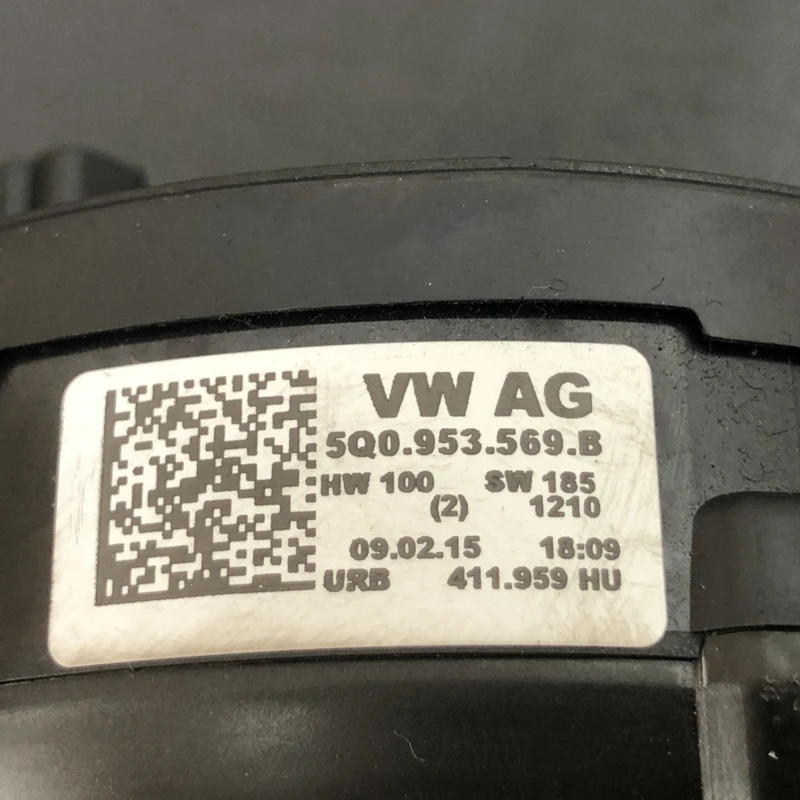 Spira volan cu manete / Volkswagen Passat B8 2016 / Audio si electronice