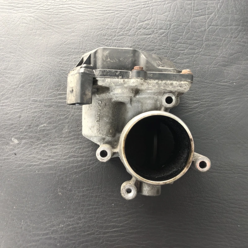 Clapeta de acceleratie / Volkswagen Passat B7 2013 / Motor, racire si evacuare