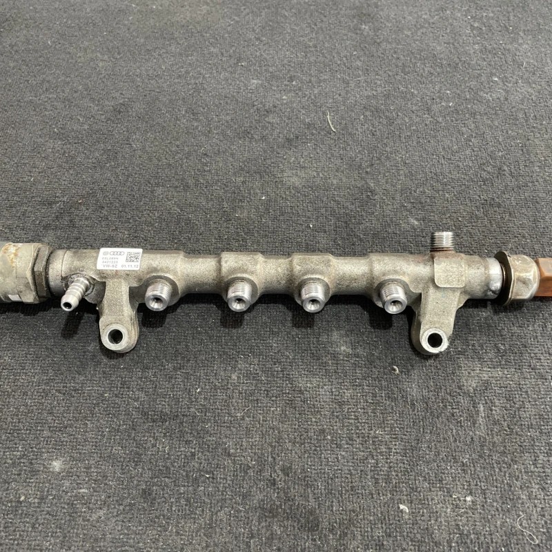 Rampa injectoare cu senzor Volkswagen Passat B7 2013