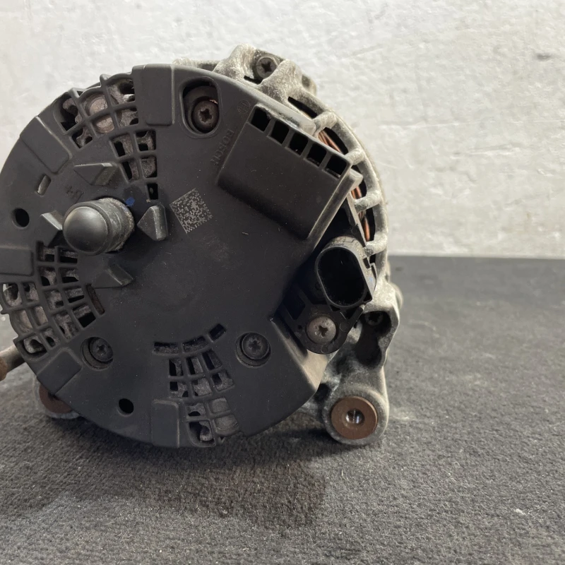 Alternator / Volkswagen Passat B7 2013 / Motor, racire si evacuare