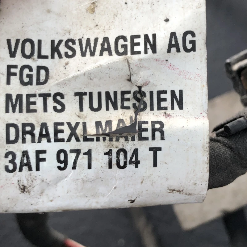 Instalatie senzori de parcare spate / Volkswagen Passat B7 2013 / Audio si electronice