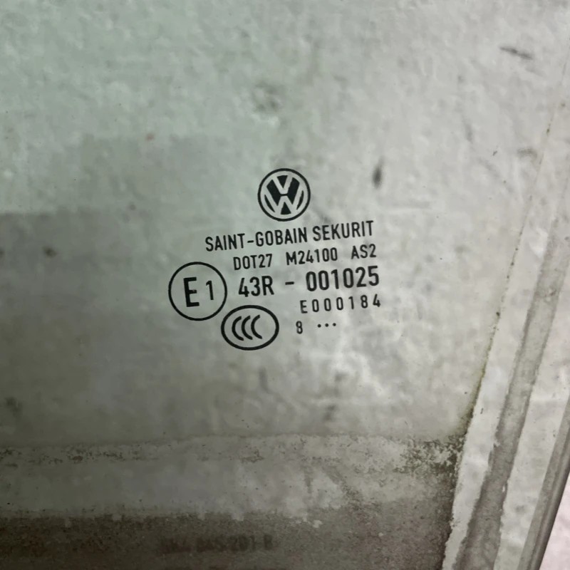 Geam dreapta fata / Volkswagen Golf MK6 2010 / Caroserie, oglinzi si faruri
