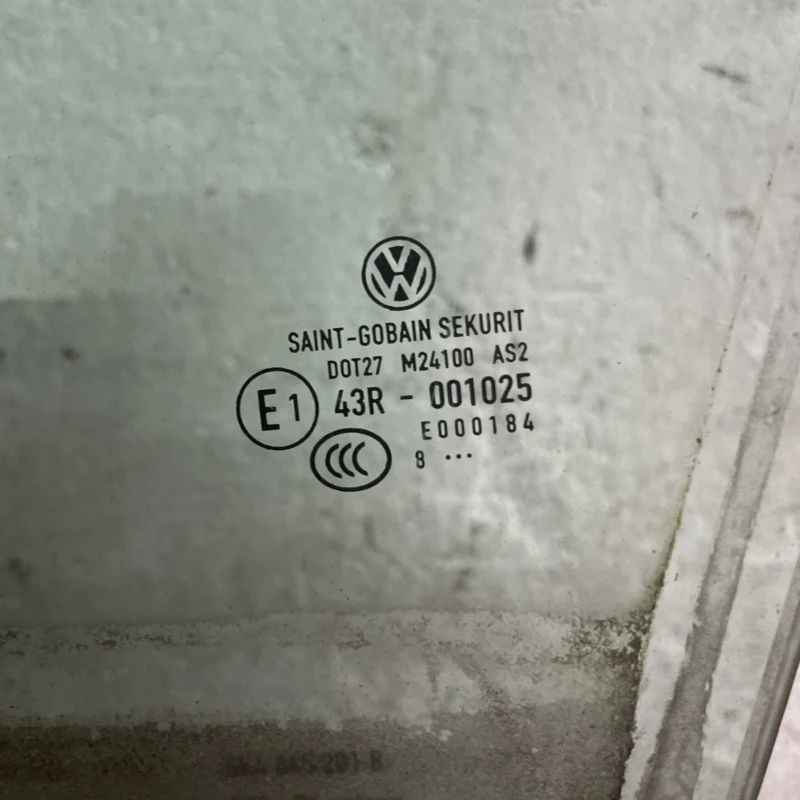 Geam dreapta fata / Volkswagen Golf MK6 2010 / Caroserie, oglinzi si faruri