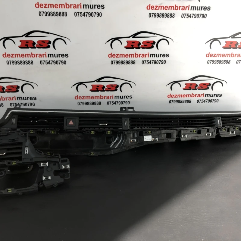 Grila aer bord Audi A4 B8 2017