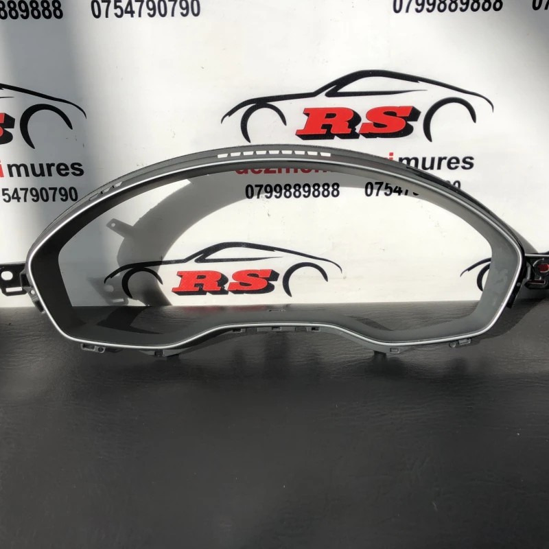 Ornament trim ceas bord / Audi A4 B8 2017 / Interior